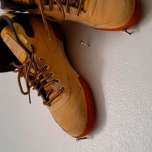 A 6 years old reebok never worn